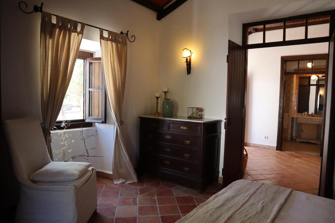 Os Agostos Bed & Breakfast Bagian luar foto