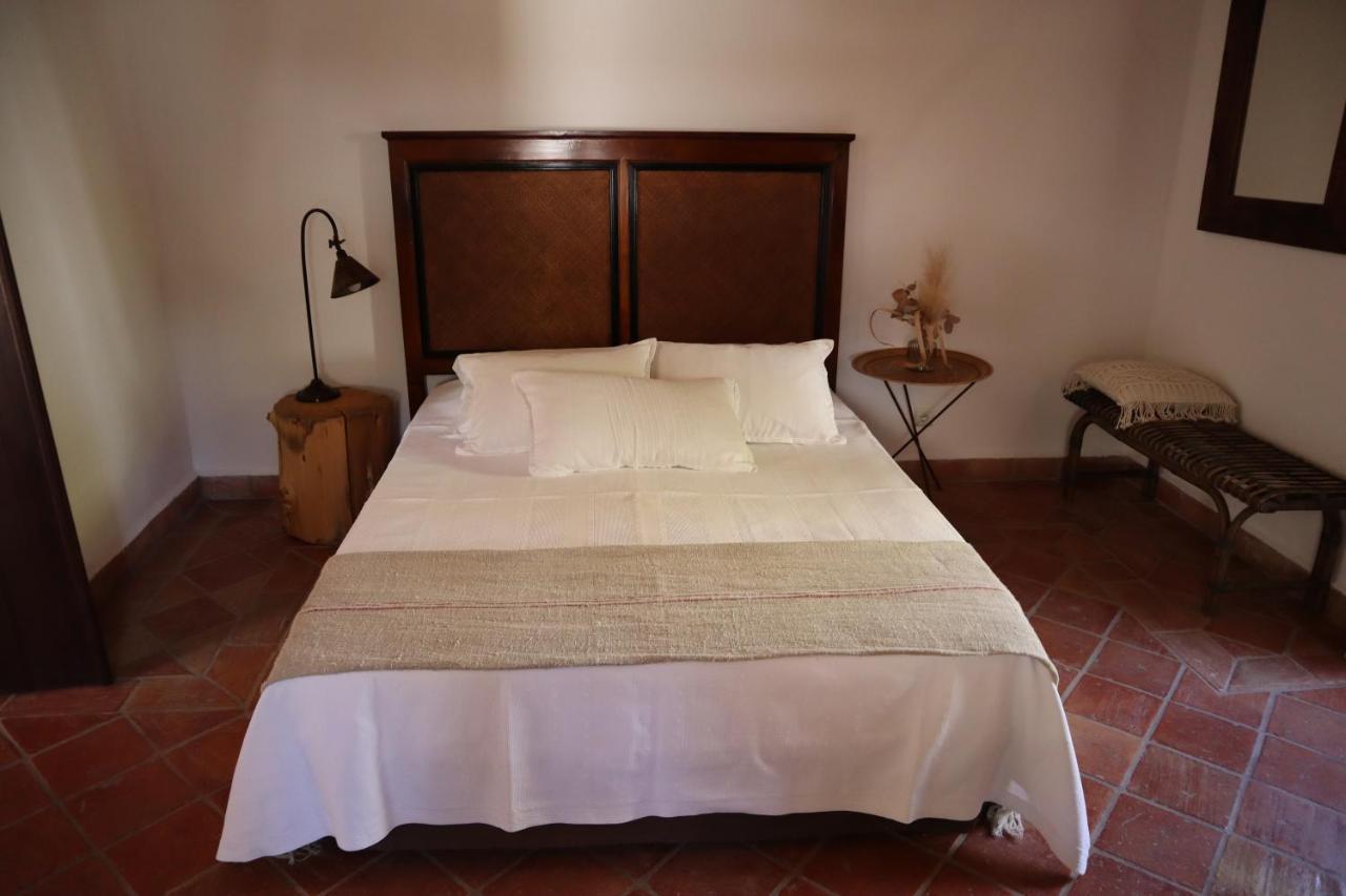 Os Agostos Bed & Breakfast Bagian luar foto