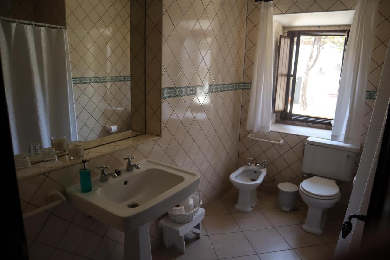 Os Agostos Bed & Breakfast Bagian luar foto