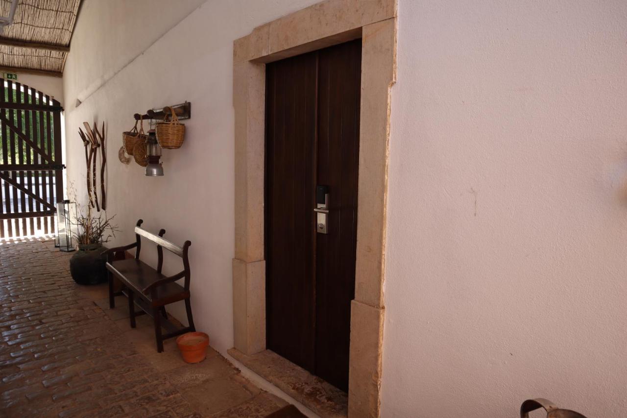 Os Agostos Bed & Breakfast Bagian luar foto