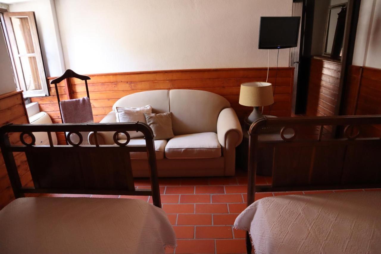 Os Agostos Bed & Breakfast Bagian luar foto
