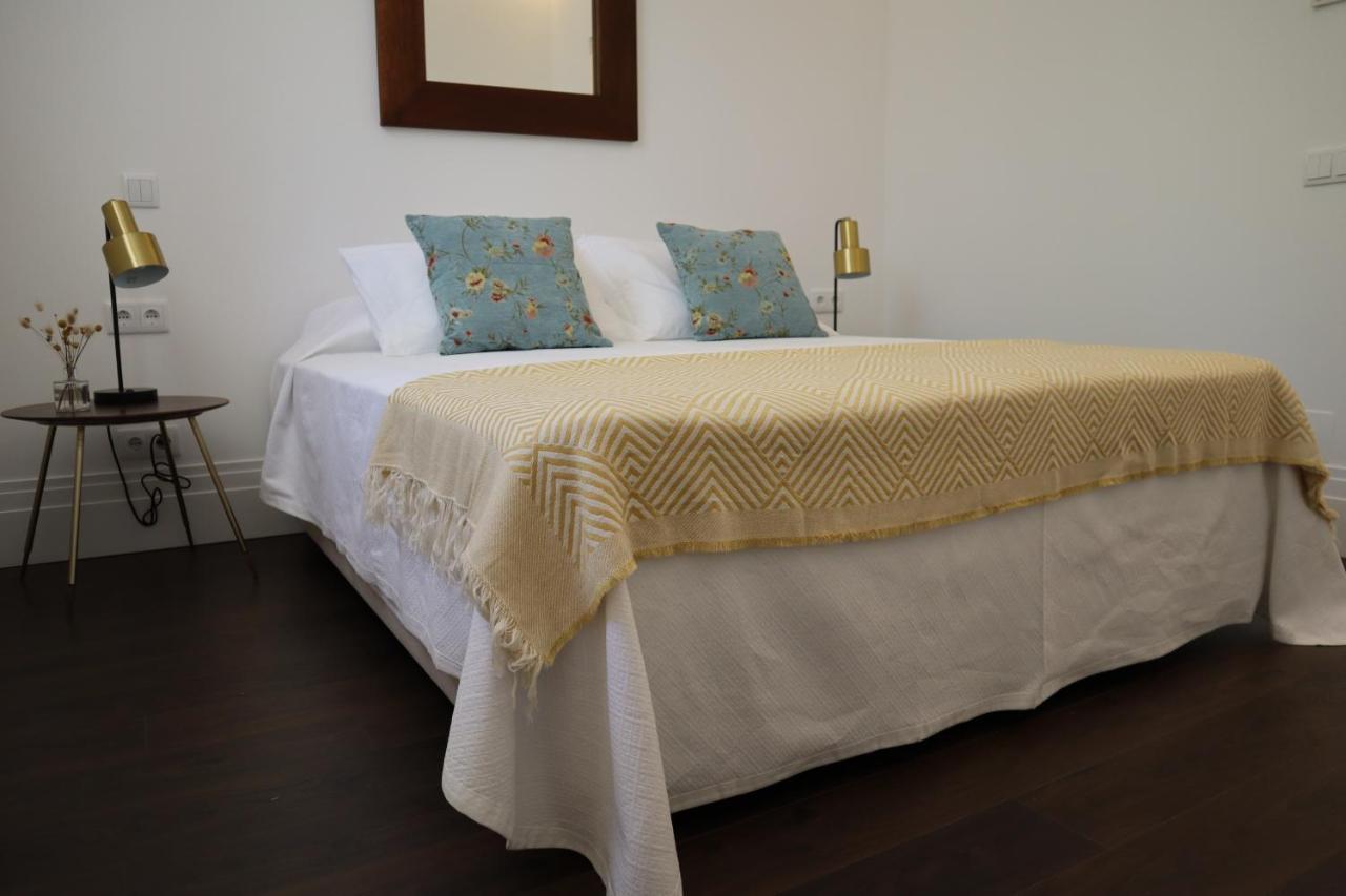 Os Agostos Bed & Breakfast Bagian luar foto